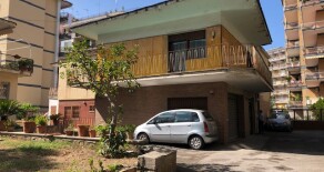 Vomero Alto in vendita Palazzina con ampi spazi esterni