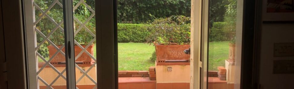 Posillipo in vendita immobile con giardino, terrazzo e box